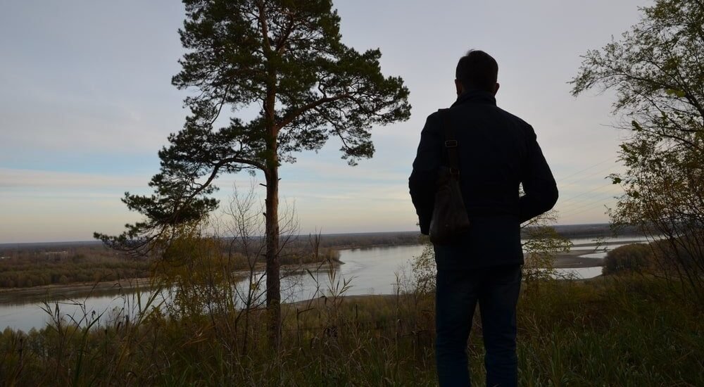 रोज़ देखता हूँ आसपास तो